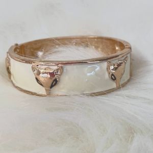 NWT this is the most adorable Fox bracelet! Perfect to wear everyday!!